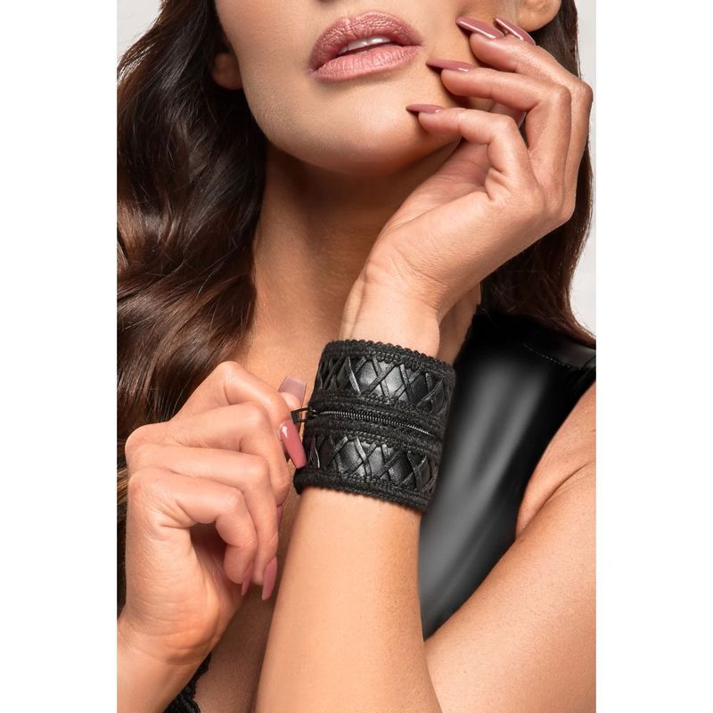Wrist Wallet with Hidden Zipper-F326.00000